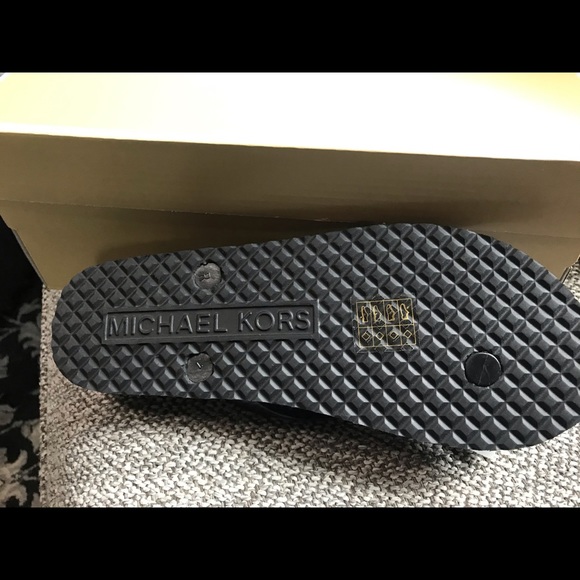 BRAND NEW MICHAEL KORS BLACK MULTI FLIP FLOPS. - Picture 6 of 8